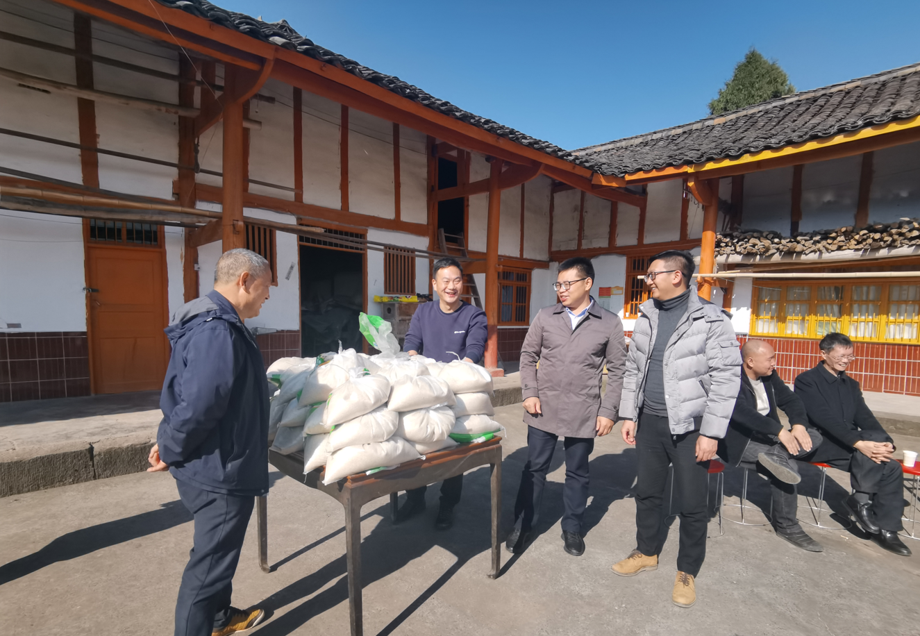 結(jié)對共建出真招 定點幫扶展新貌 資管公司黨委赴金華村開展黨建共建活動